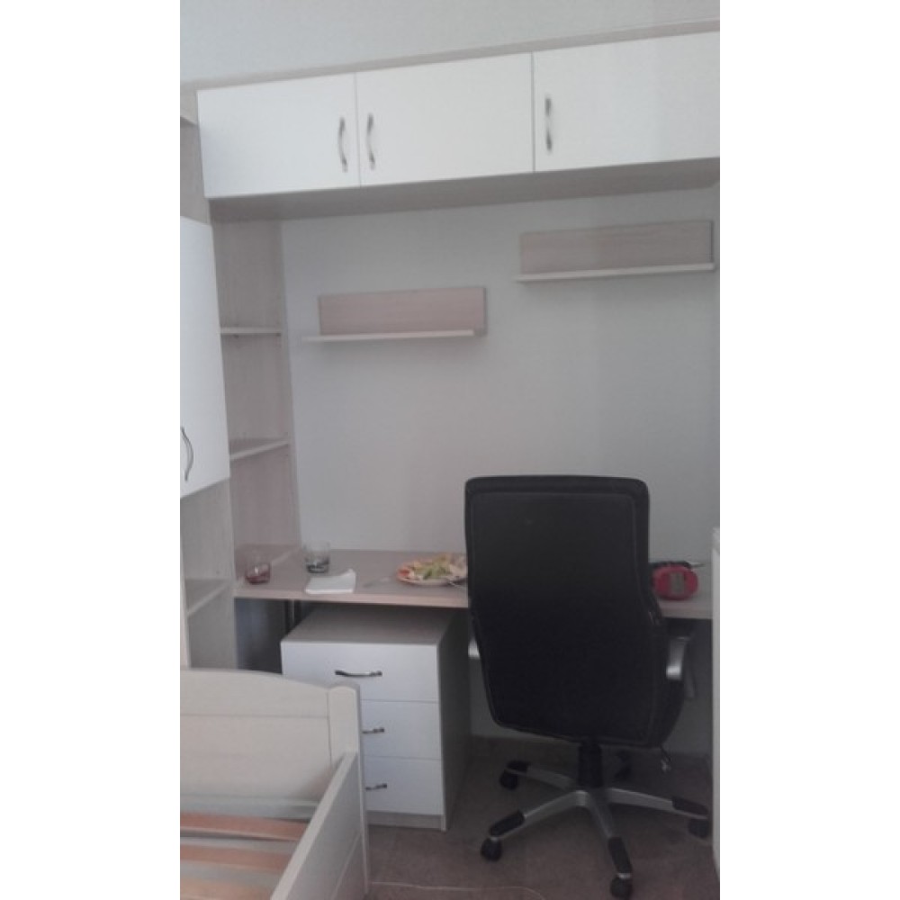 κρεββάτι παιδικό με βιβλιοθήκη και γραφείο